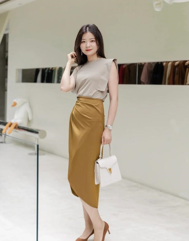 考试|这位30岁的小姐姐太时尚,镜头下的她,穿搭亮眼优雅迷人