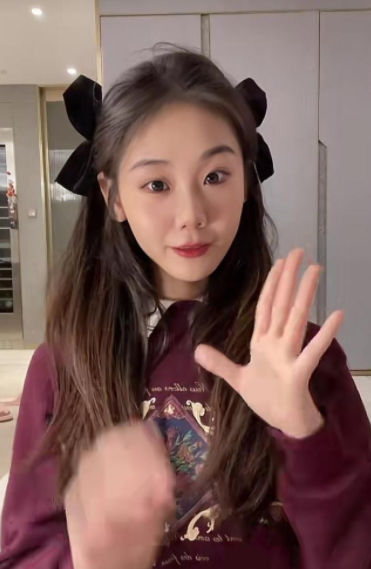 姐姐|郑恺小姨子跳热舞引争议，在姐姐家借住5个月，被网友喊话搬家