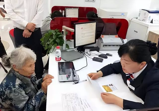 一次性从银行取走3000万,银行会怎么对待你?网友:太现实了