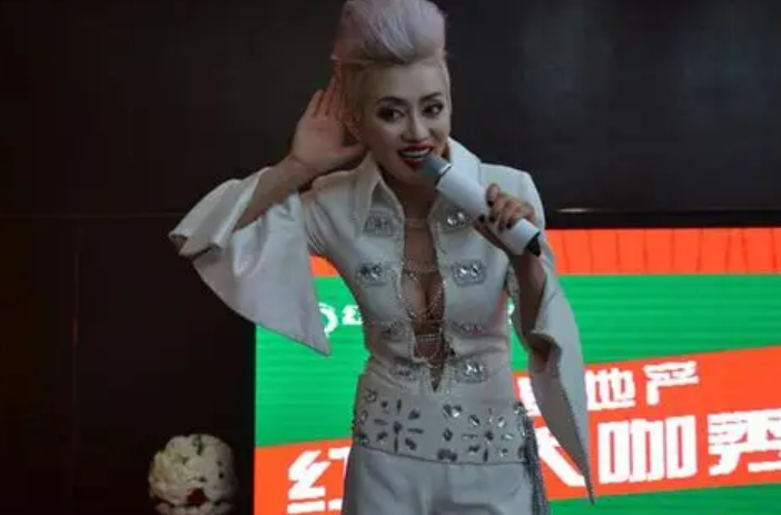 梅艳芳|张丽:把自己整成“梅艳芳”,靠一张脸月入十万