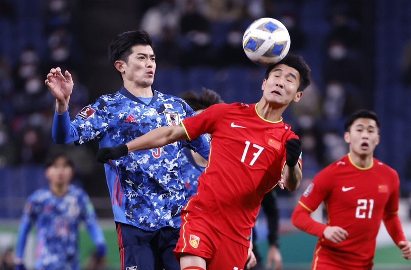 日本队|0-2！遭日本男足15杀，创3大耻辱纪录，李霄鹏尽力了：已“亮剑”
