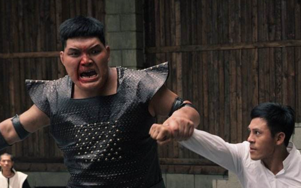 吴京|因患巨人症自卑，学习柔道被吴京相中，拍戏后走红如今名气大增