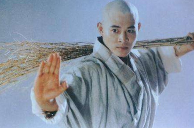 李连杰|不会太极拳，却饰演张三丰，李连杰为何演的这么好？总结起来就俩字：敬业！