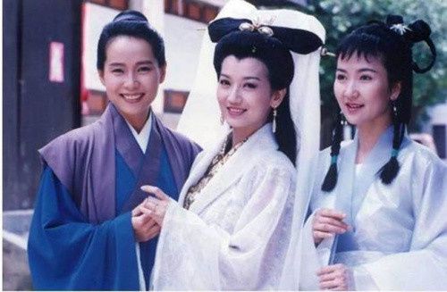 赵雅芝|赵雅芝与工作人员晨跑，步态矫健，难以相信她已70岁