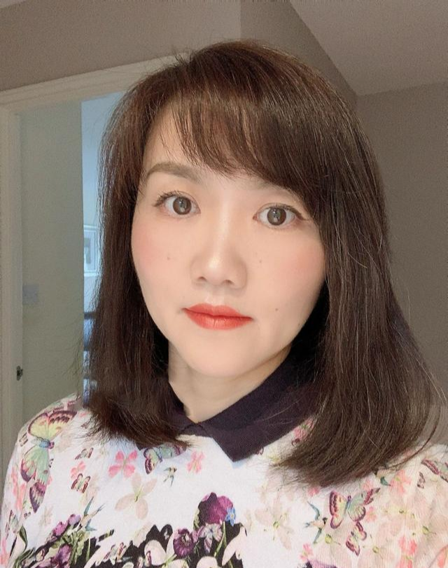 发型 49岁长发留了很多年,想换发型,有什么值得推荐的发型和建议吗?