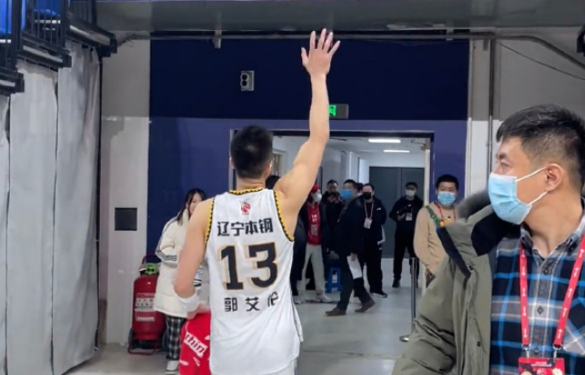 本泽马|王者归来！郭艾伦狂轰40+10，赛后累惨了，感慨：给球迷一个交代