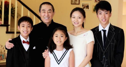 陈若仪|回家后的张艺谋，最大的乐趣居然是这个？这个女人也太幸福了吧！