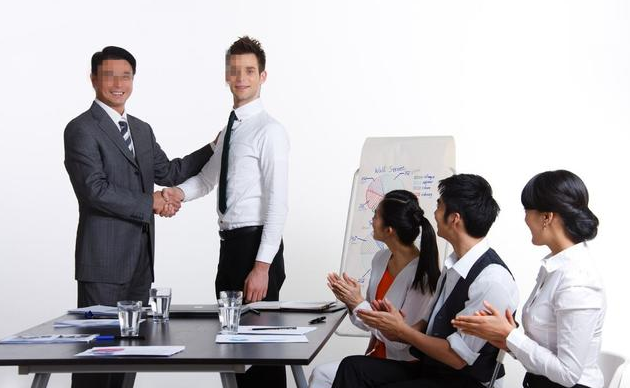 |职场人一个人的思想是单一，只看表面的东西