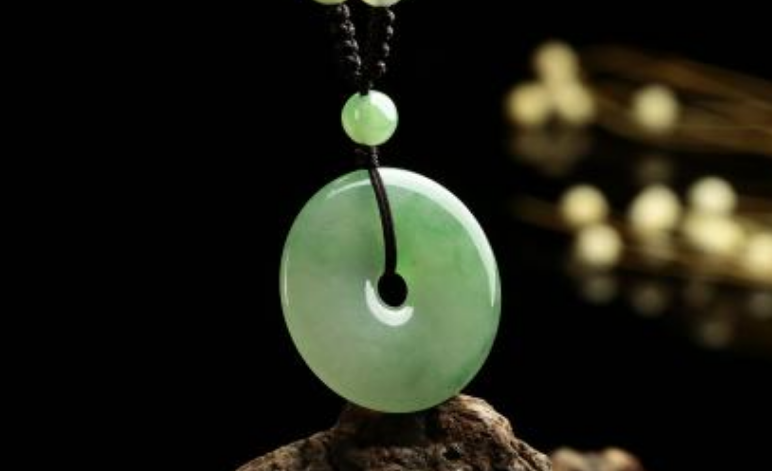 翡翠|对翡翠做深刻的了解,知道它的价值所在,不要再被商家的谎话蒙骗