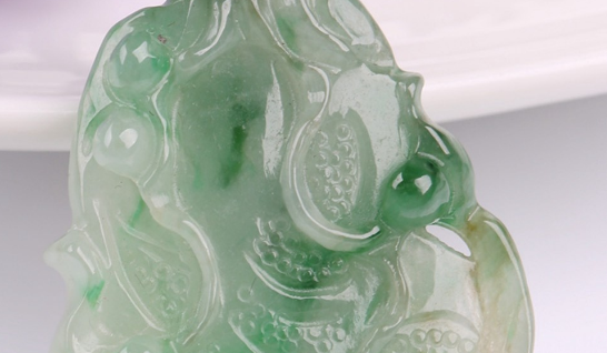 |手中的翡翠手镯，到底会有多少好处呢？一起来跟随脚步看看