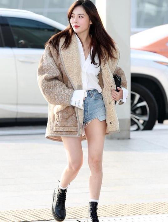 穿衣搭配|看了泫雅的时髦造型,才发现:对方私服好热辣,处处尽显时髦度