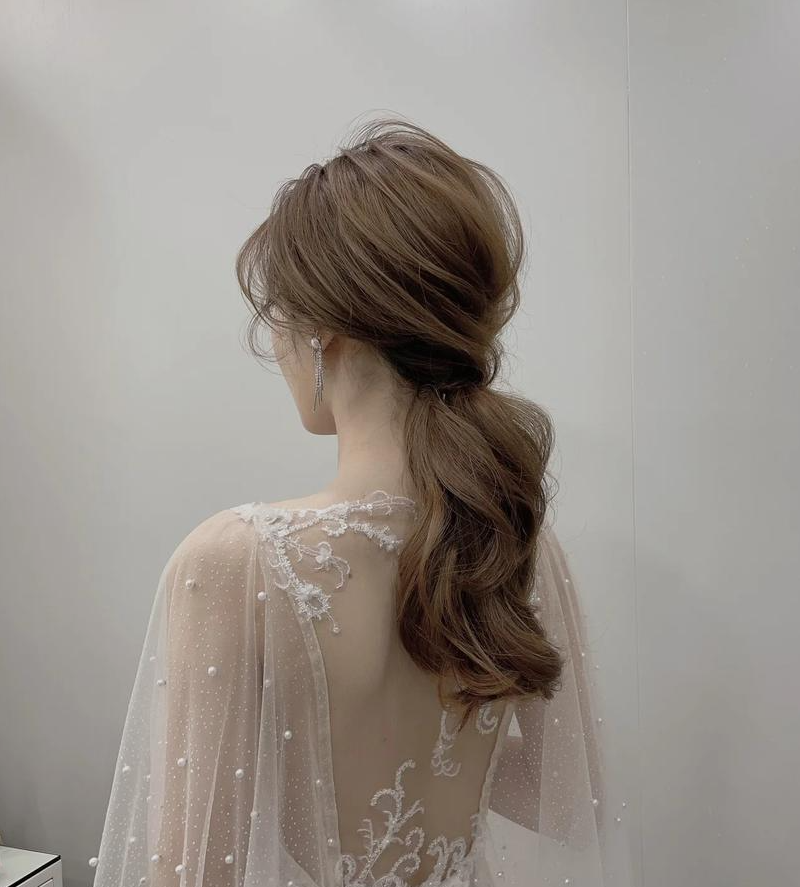 短发 扎个发型让你气质大加分！3款法式气质扎发，不到3分钟就搞定的发型简单易上手，美美地出门去！