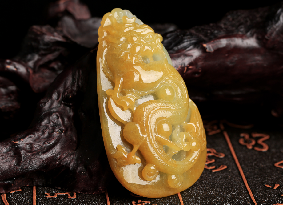 翡翠|三分料七分工,翡翠原料和雕工哪个更重要?其实是缺一不可的