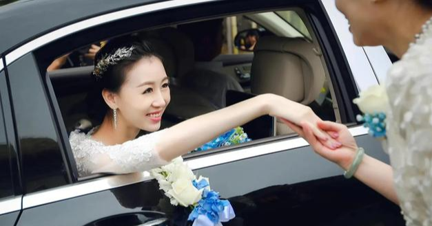 范志毅|范志毅：被前妻逼着给百万分手费，如今娶小17岁娇妻和女儿当闺蜜