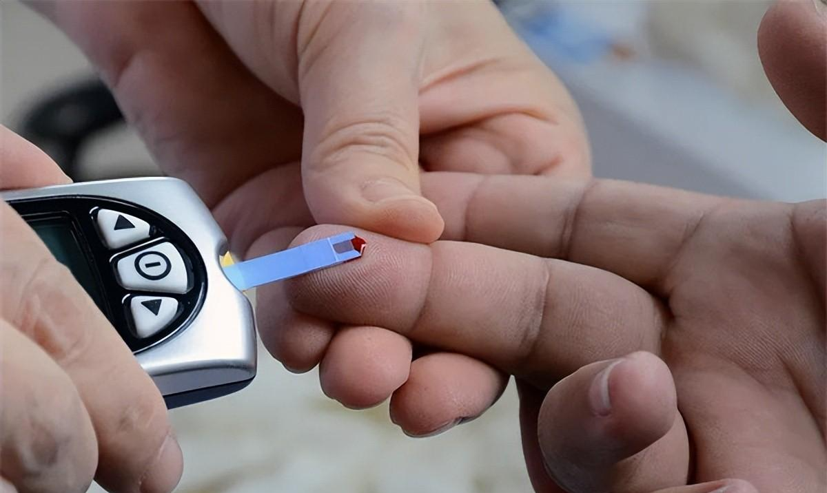 尿毒症|尿毒症早期有没有先兆?医生提醒:若有这3种表现,应该早检查