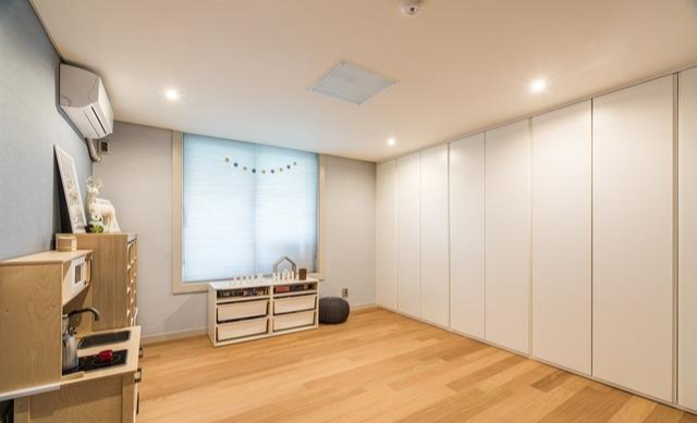 117㎡装修不追求繁琐,木地板通铺好温馨,这样的家住着才踏实!