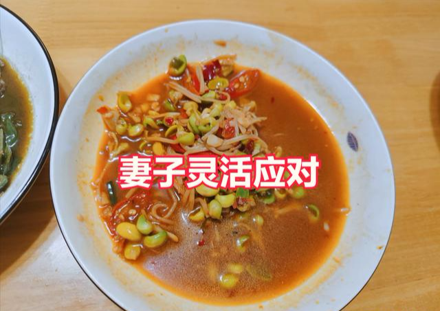 江西女子晒“糊弄式”晚餐火了,丈夫吐槽难吃,网友:你就知足吧