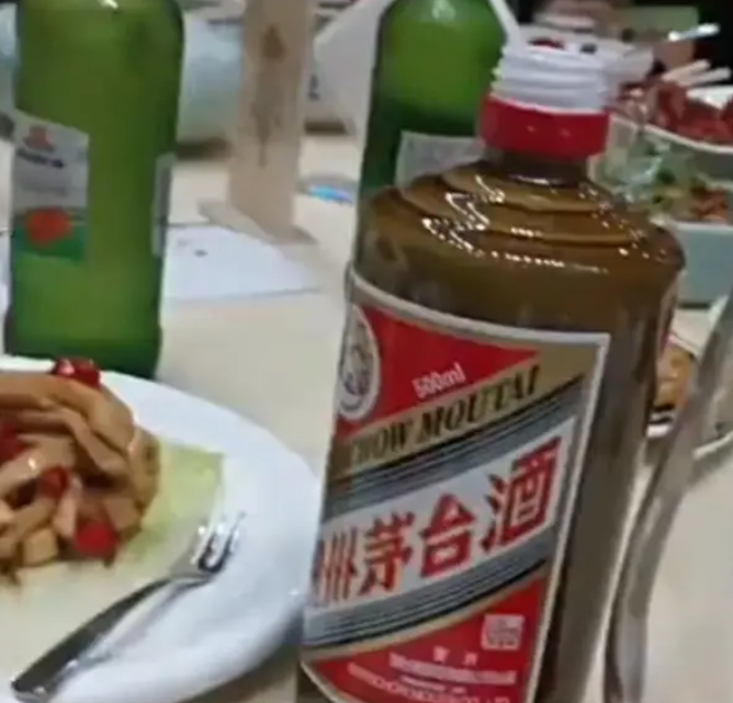 付豪|付豪有多能喝？高诗岩亲证，庆功宴豪饮，迎中国男篮黄金机会