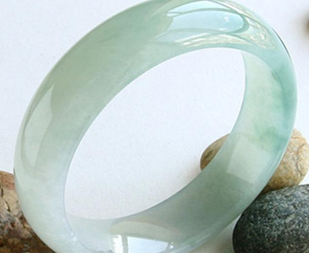 翡翠|购买一款翡翠饰品,一定要从心里认定它,不要过多的进行比价