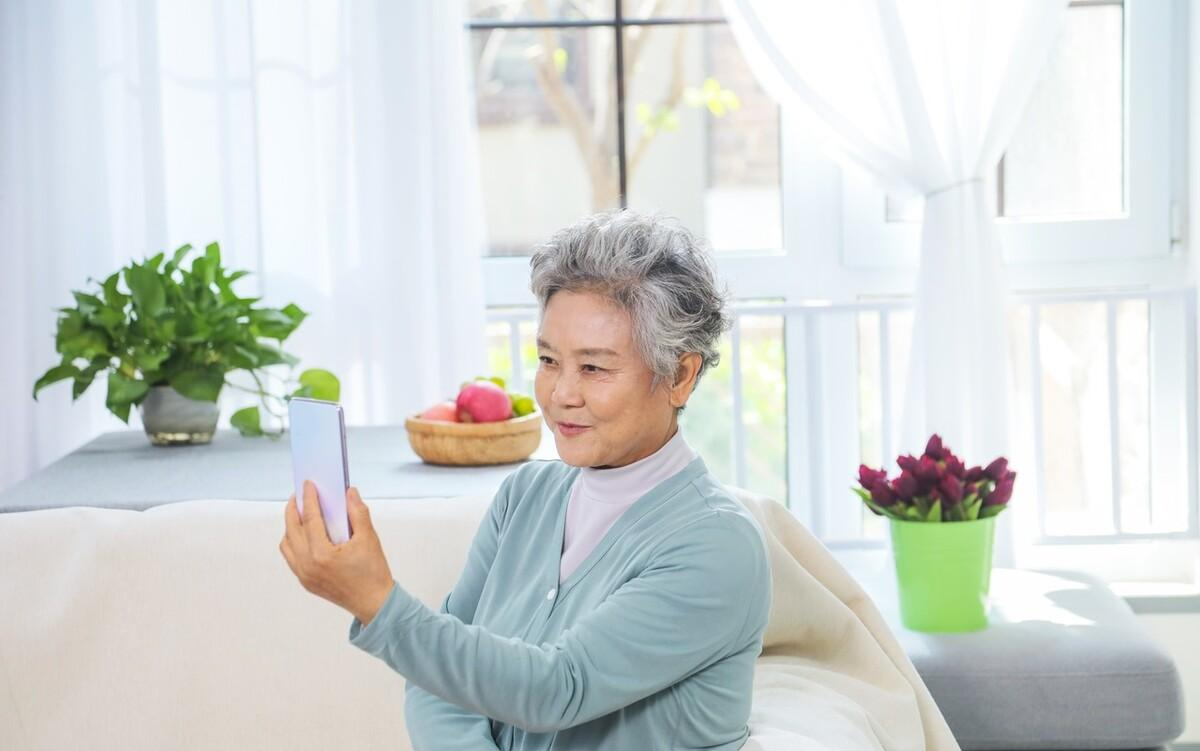63岁大妈,深夜逃离新老伴家。我太天真了,再婚并没有想象的那么好