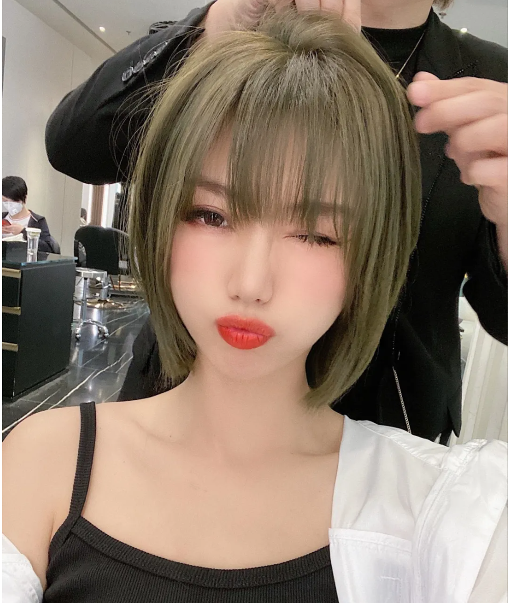 连衣裙 最美女发有哪些?全头烫波波头燕尾发,还有特色刘海短发.