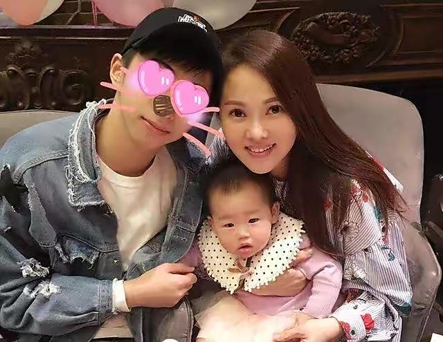 伊能静|伊能静儿子哈利穿女装,姿势性感,再次引起网友热议