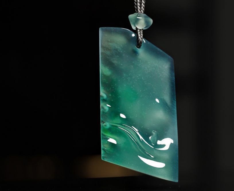 翡翠|想让自己看起来像行家，在选购翡翠饰品时，多注意这几点就可以了