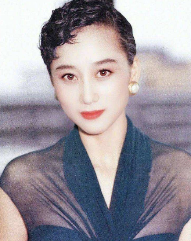 李连杰|李连杰抛弃糠糟之妻,却去选择了利智