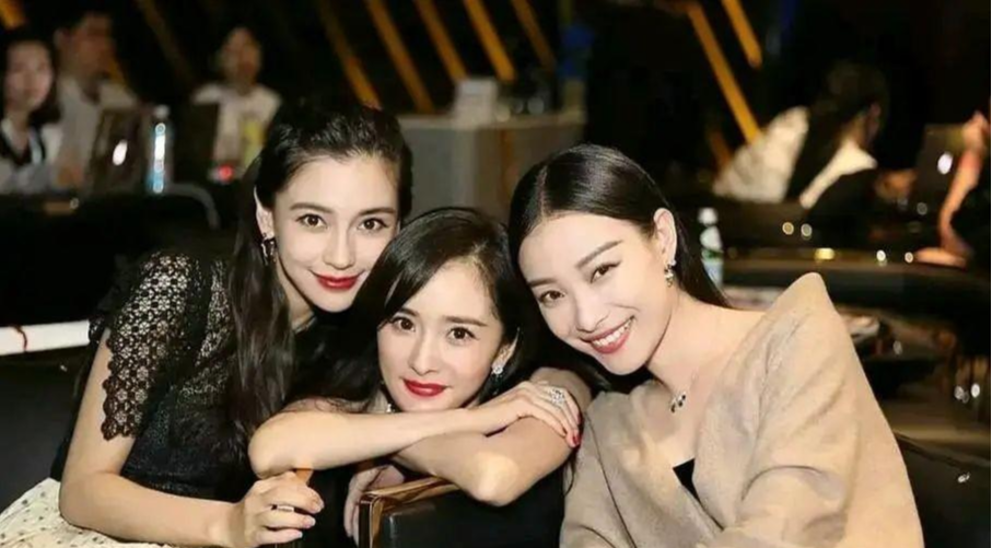 明星 假发，假臀，假肌肉？明星“好皮囊”下，是眼见不一定为实的真相
