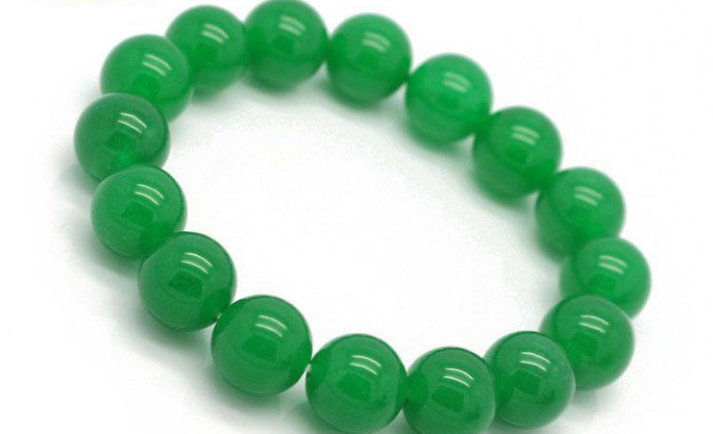 翡翠|和翡翠长得特别像的兄弟，一个叫马来玉，另一个叫玉髓