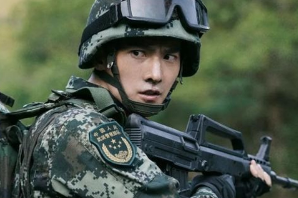 任嘉伦|杨洋用假肩，任嘉伦穿假肌肉，男明星到底什么是真？