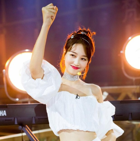 80年代|逆袭赛过赵丽颖，从不知名网红到收视率女王，一路泼辣的她靠啥取胜