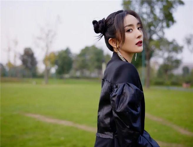 杨幂|杨幂童星出道，从流量花旦到美女老板，一路努力和成就成正比