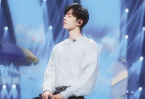 肖战|肖战风雨中前行，粉丝无条件为他保驾护航，只因为他值得