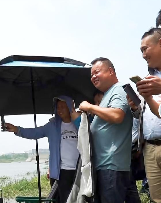 武汉|网传“钓王”邓刚在武汉垂钓时鱼竿被没收，邓刚本人出面回应