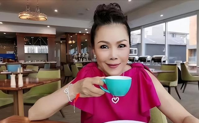 豪宅|8位晚年移居国外的老牌明星，住豪宅，嫁外籍老公，和儿女团聚