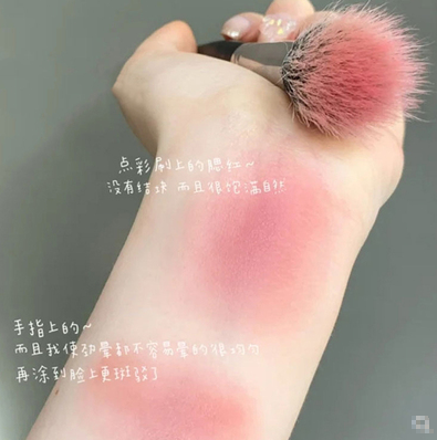 周也 希芸的化妆棉、魅女郎的点彩刷，这几个化妆工具一个都不能少