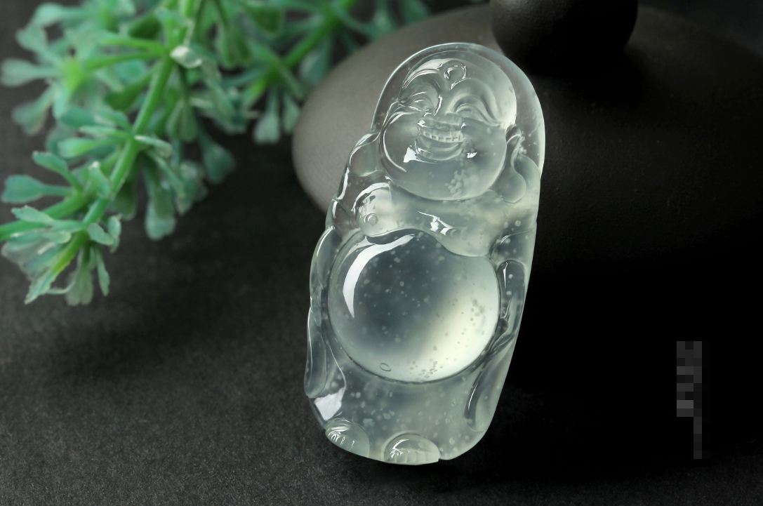 翡翠|翡翠里面有气泡正常吗?这并不是注胶翡翠,而是另一种替代品