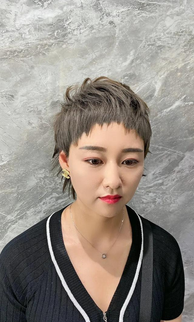 防晒 女发这样做，没想到如此美，是该换一换自己的发型了