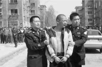 长春“美男子”王伟,美色诱杀17名女子,怪癖:喜欢收集死者衣物