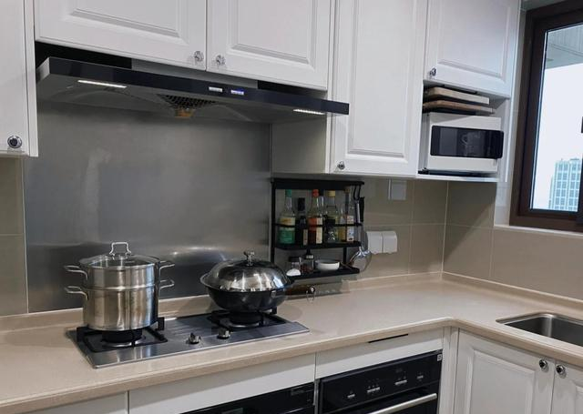 抽油烟机选顶吸还是侧吸?很多人都错了,看完这些就不会选错了