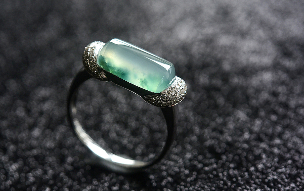 |好玉是不需要雕刻的，塑身翡翠的优点，原来还有这样的层面