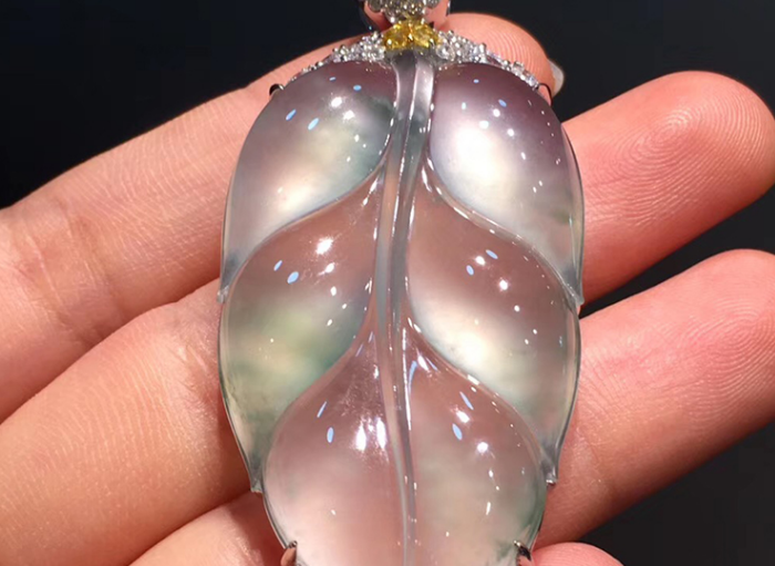 翡翠|还以为翡翠饰品，只适合老年人佩戴吗？这款凯蒂猫的造型萌翻你