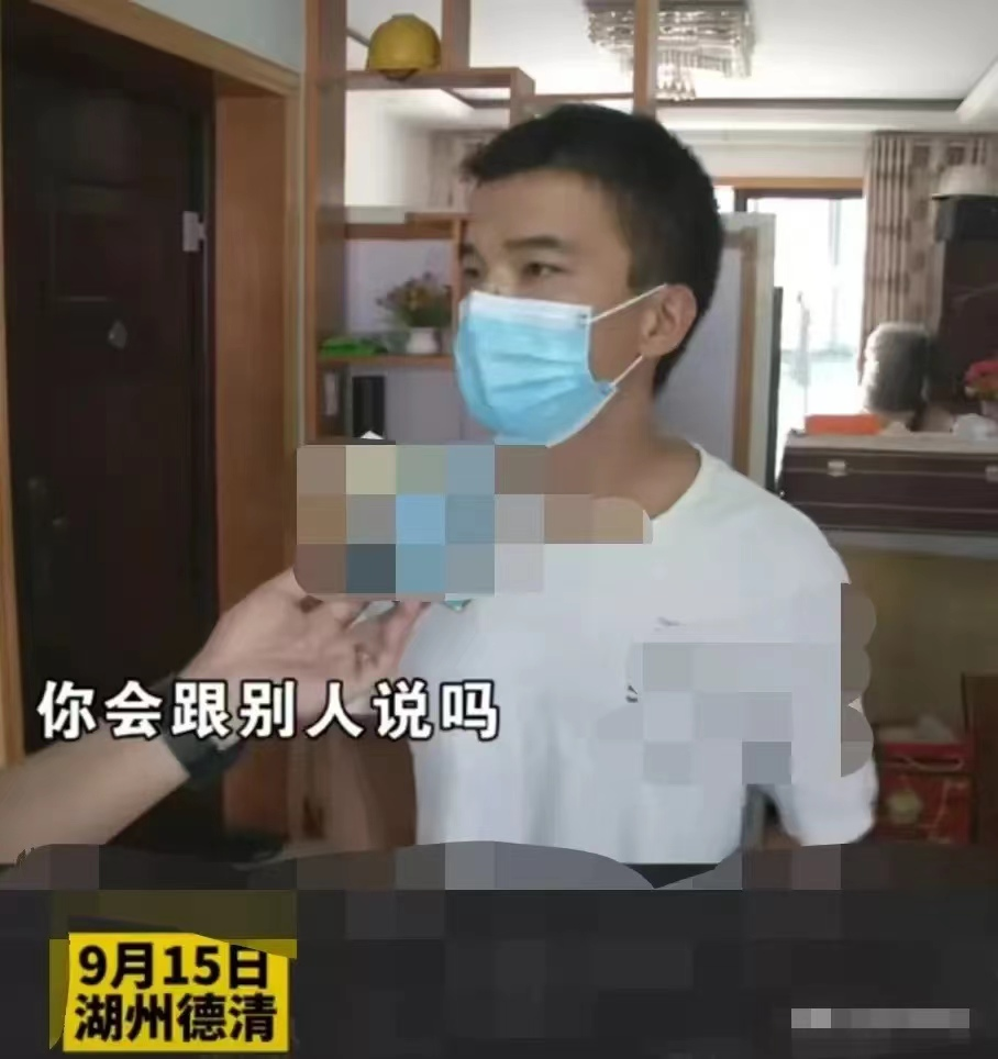 浙江湖州,男子直播间花18万买翡翠原石,经鉴定只值一万多