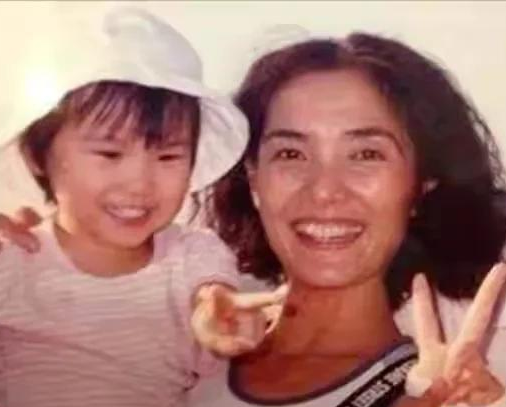 张子健|张子健：带着女儿重组家庭，娶清华才女，前妻成了自己一生的痛