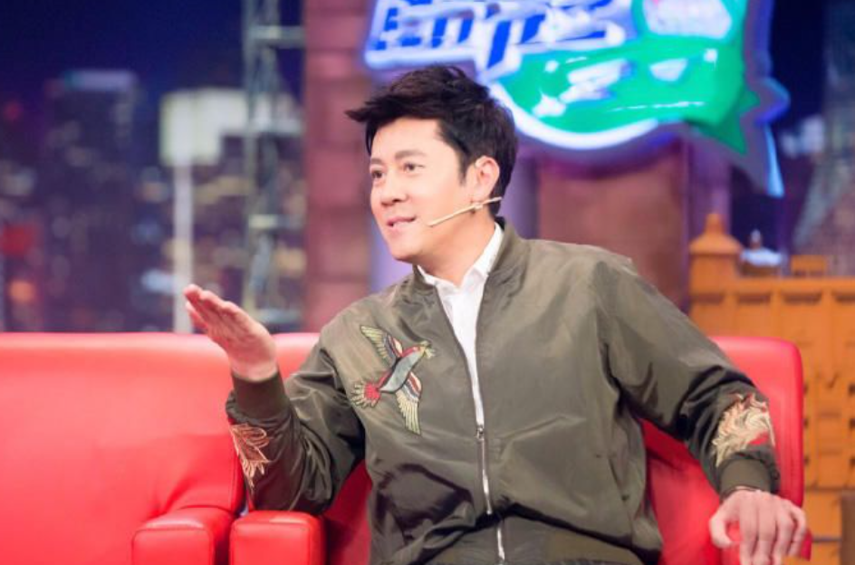 刘德华|靠春晚走红,曾公开点评刘德华唱功不行,刘德华粉丝发声:你没资格说这话