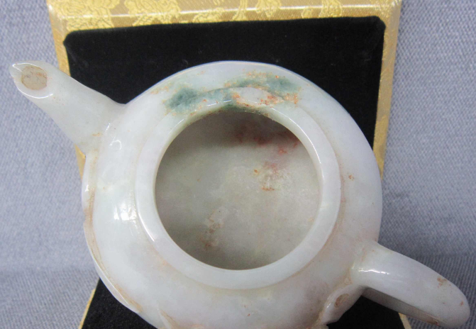 翡翠|这对夫妻收到了一套翡翠茶壶,本来不在意,听到价格后大为震惊