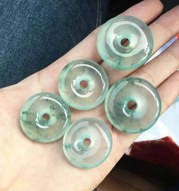 冰种翡翠|夏天就需要这样的“冰”翡翠，透心凉！