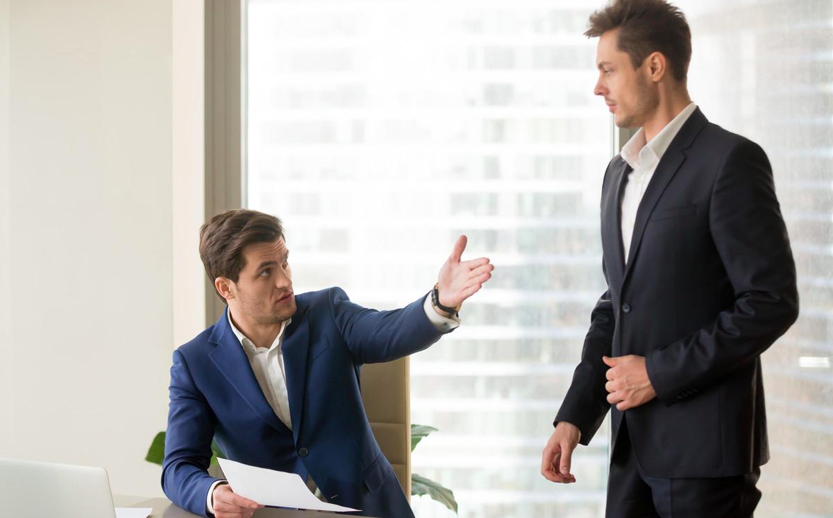 衬衫|你领导是一个对领导很严苛的人?