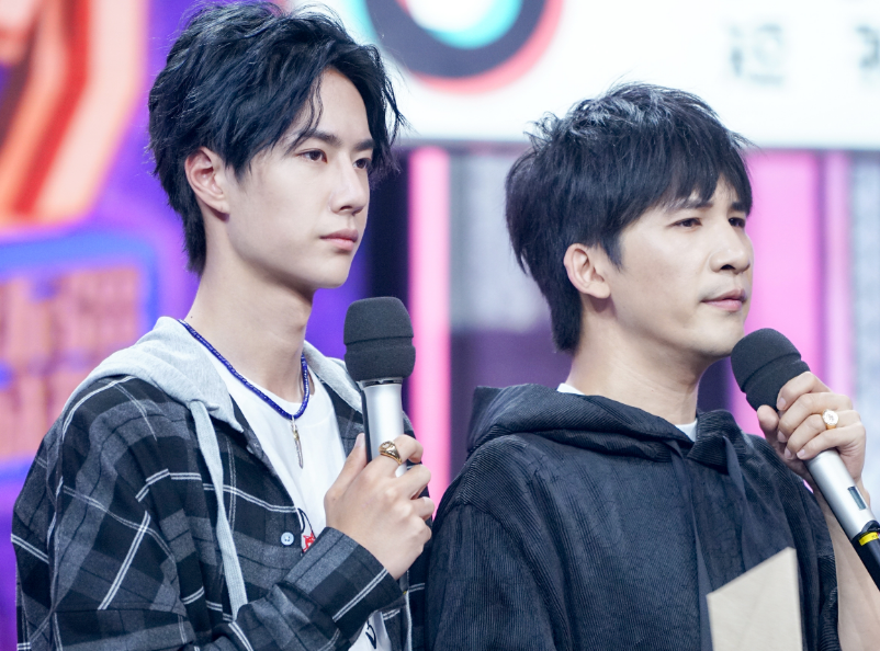 王一博|王一博早年经历让人心疼,不仅被称为节目背景板,还被泼过油漆